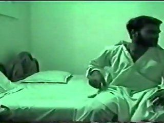 מלוכלך וידאו עם א מַקסִים פקיסטני כּלבתא