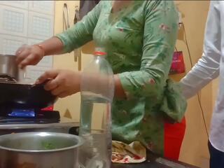 Hinduskie first-rate żona dostał pieprzony podczas cooking w kuchnia | xhamster