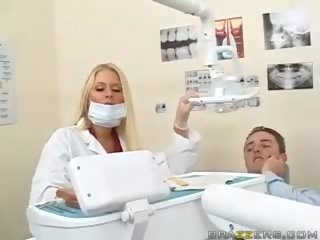 Magnificent jovem grávida mamalhuda loira dentist vídeos dela mamas para um paciente