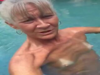 Pervertito nonnina leilani in il piscina, gratis sporco video 69 | youporn