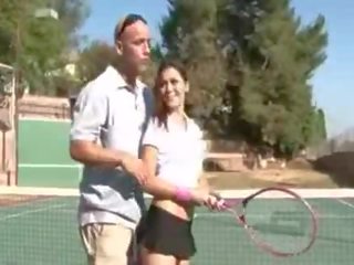 Σκληρό πορνό βρόμικο βίντεο στο ο tenis δικαστήριο