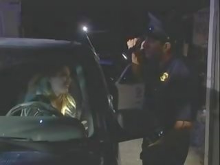 هولي هوليوود يحصل على سحبت خلال و مارس الجنس بواسطة شرطي